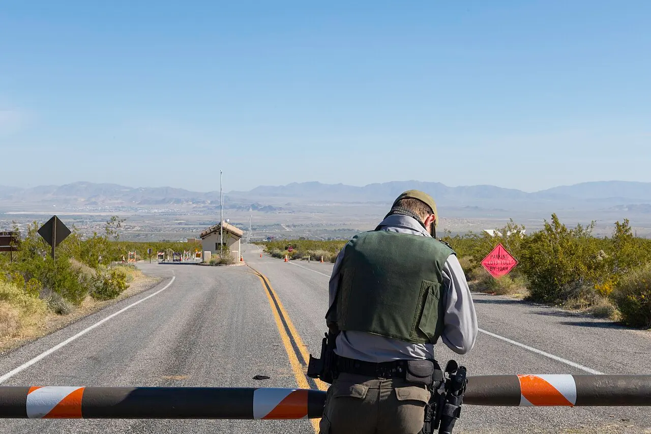 A park ranger talking with a visitor at Joshua Tree National Park North Entrance gate