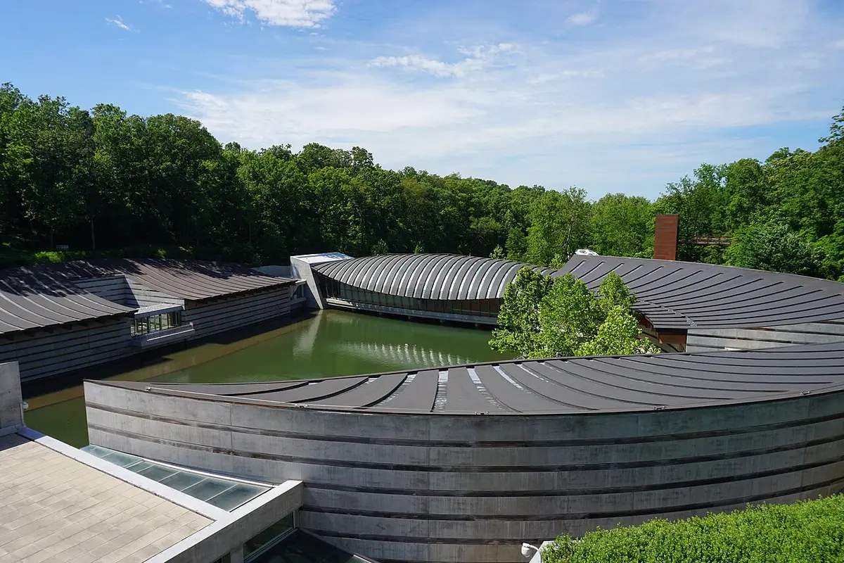 Crystal Bridges Museum pavilions spanning a pond in Bentonville, Arkansas