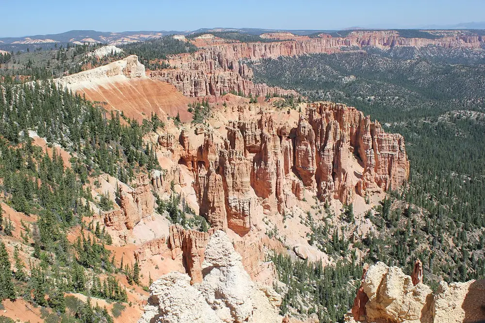 Bryce Canyon amphitheater filled with orange and white hoodoos under a clear sky