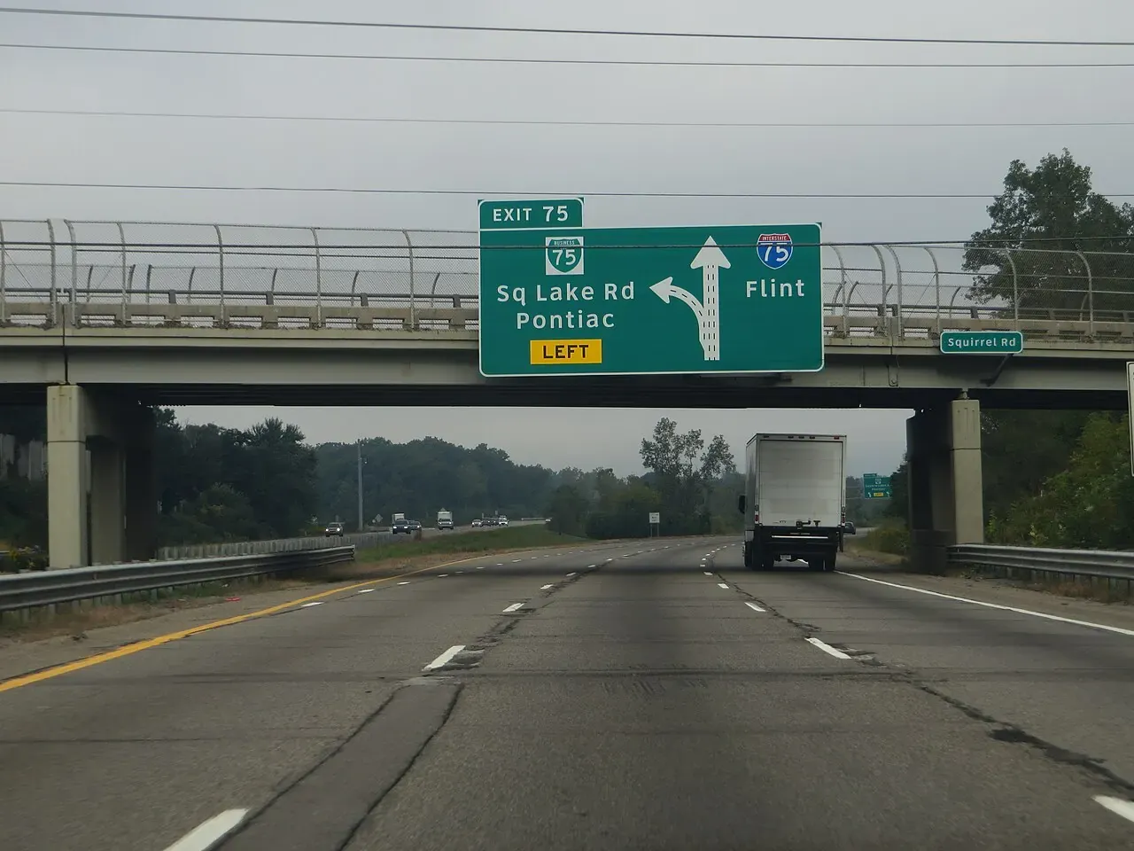Multi-lane Interstate 75 traffic near Pontiac, Michigan