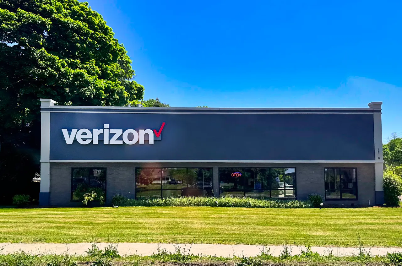 A modern Verizon retail store front in Burlington, Vermont