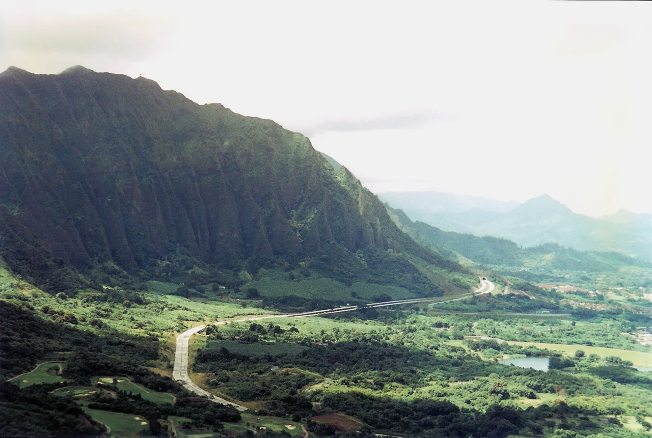 The windward coast of Oahu seen from the Nuuanu Pali Lookout with the Koolau cliffs
