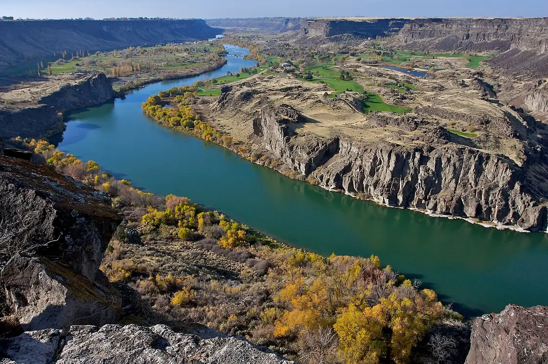 Basalt walls of the Snake River Canyon in southern Idaho