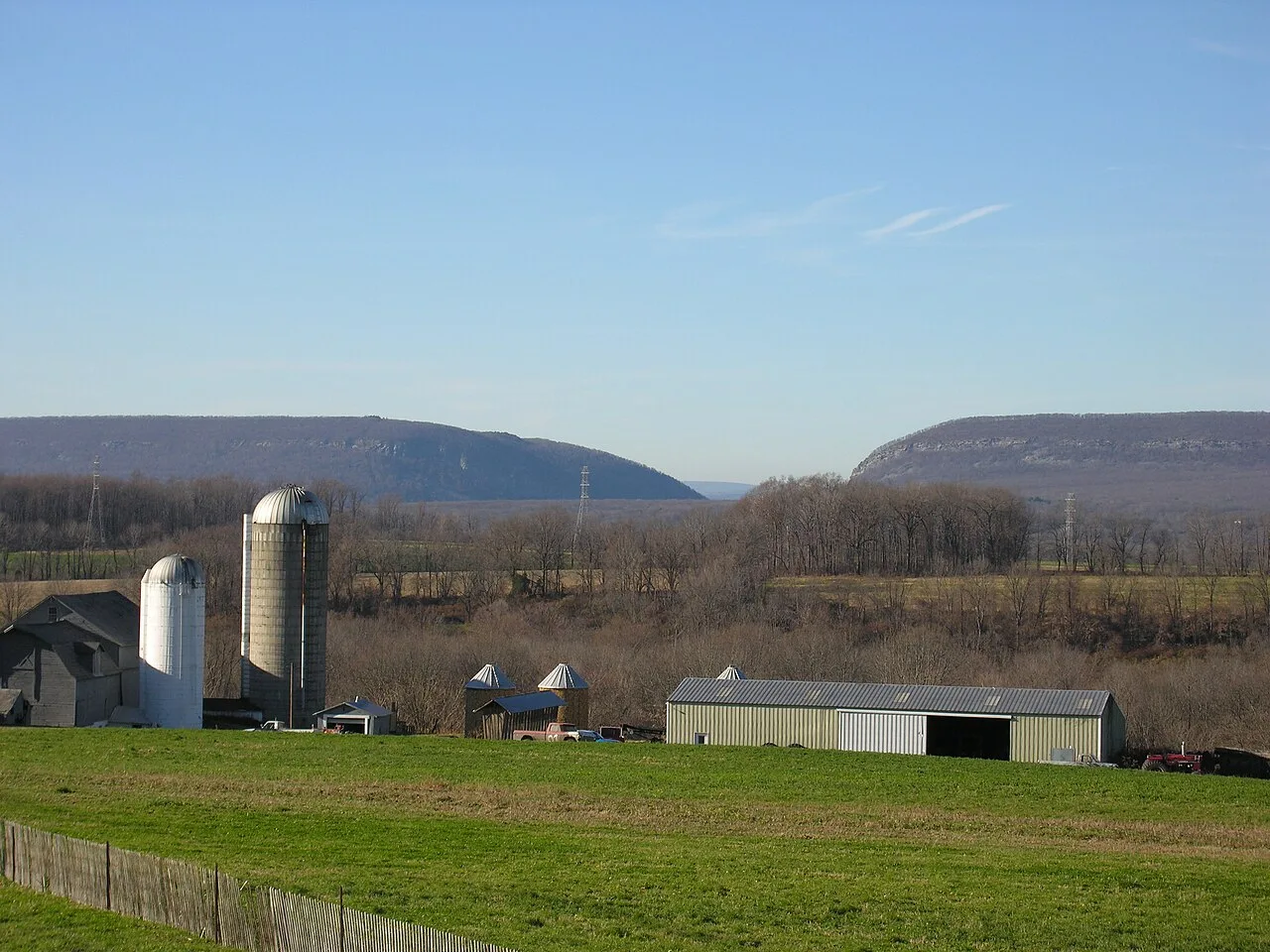 The Delaware River cutting through the ridge at the Delaware Water Gap seen from Interstate 80