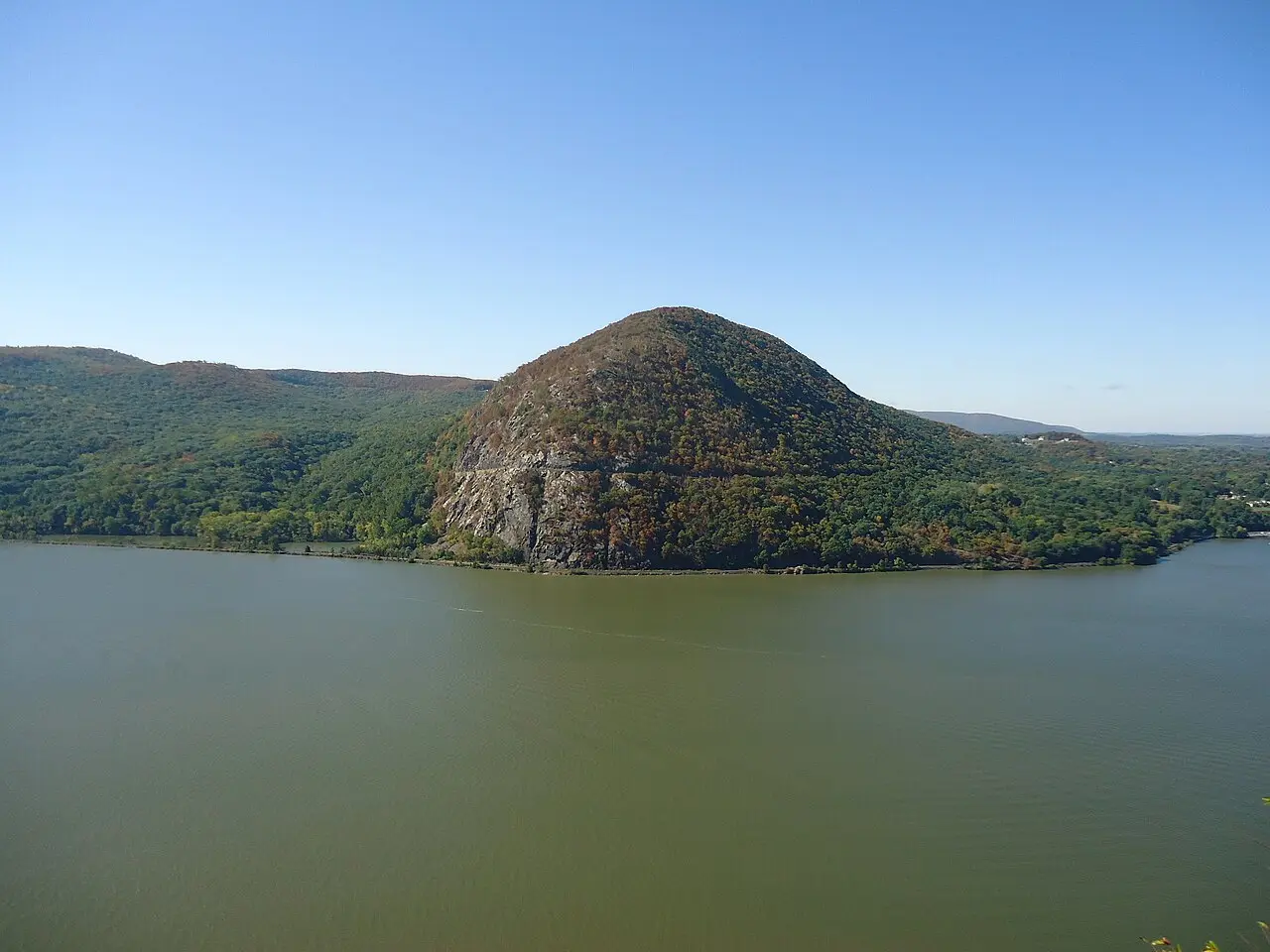 View of Storm King Mountain and the Hudson River from the Breakneck Ridge trail