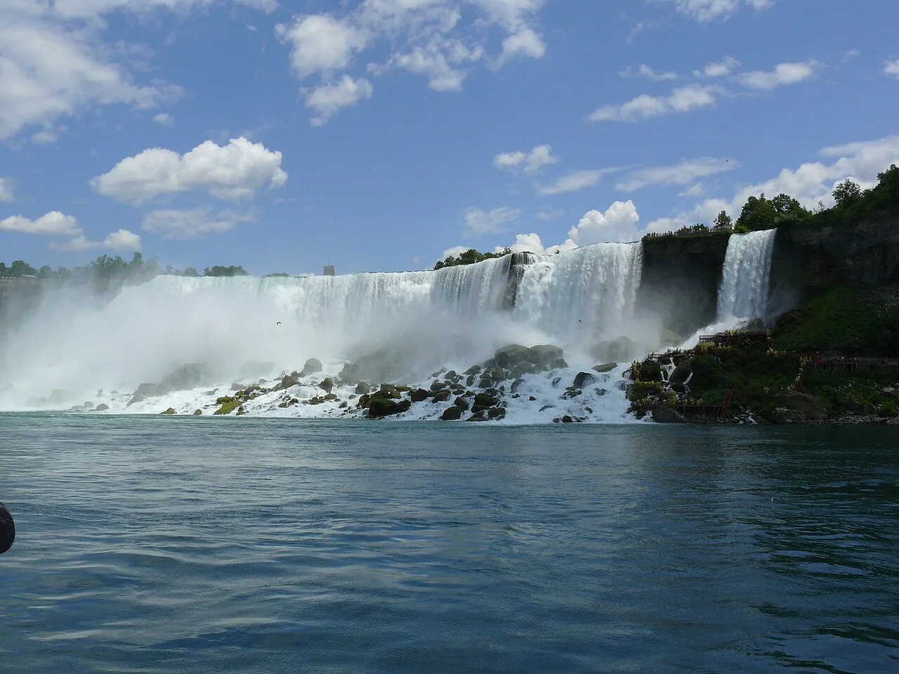 The American Falls and Bridal Veil Falls seen from the New York side of Niagara Falls