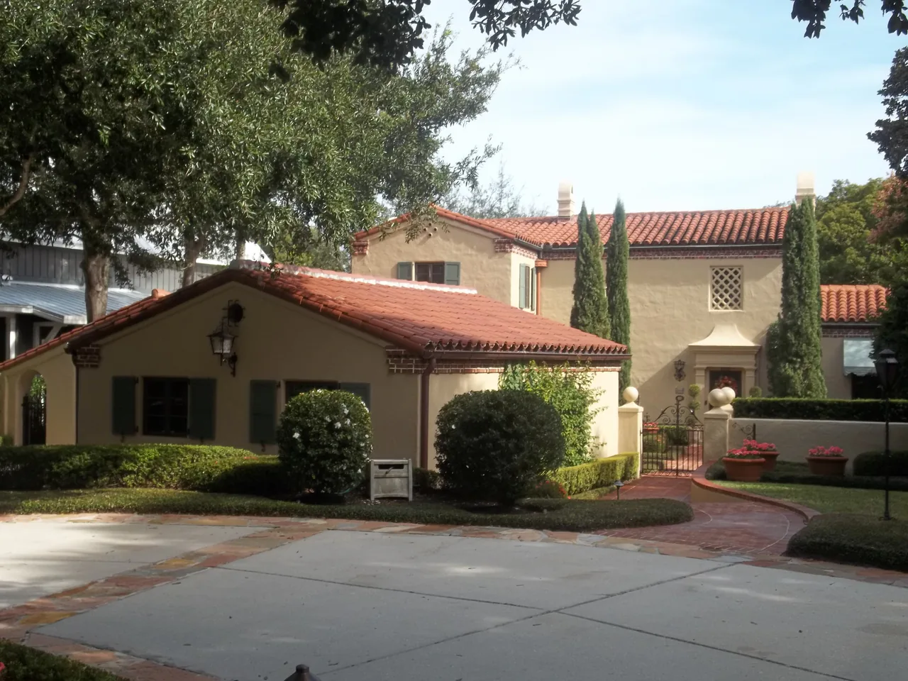 A historic building among old oaks on Interlachen Avenue in Winter Park
