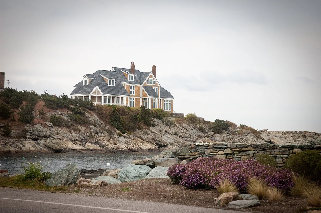 Rocky coastline and open water along Ocean Drive in Newport