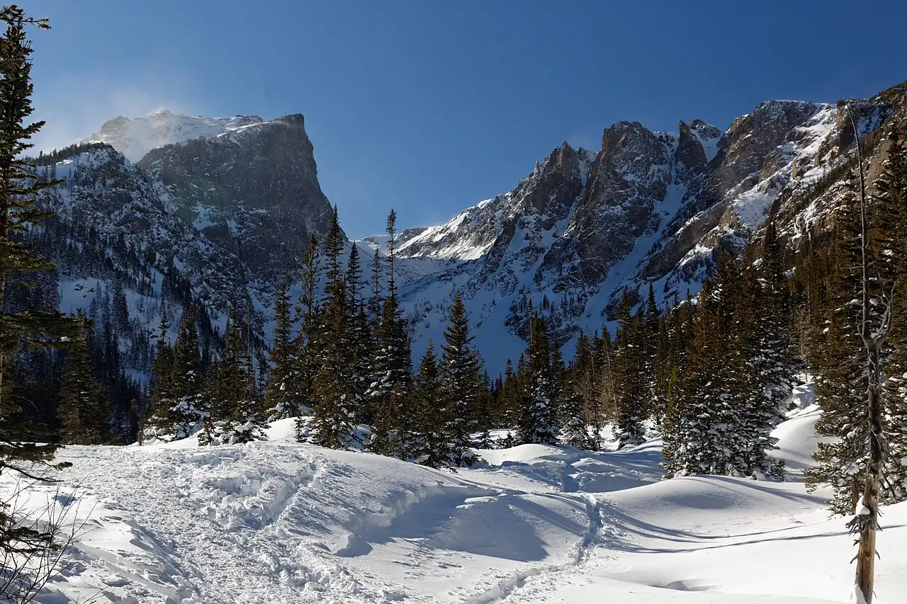 Hikers on the rocky trail between Bear Lake and Dream Lake in Rocky Mountain National Park