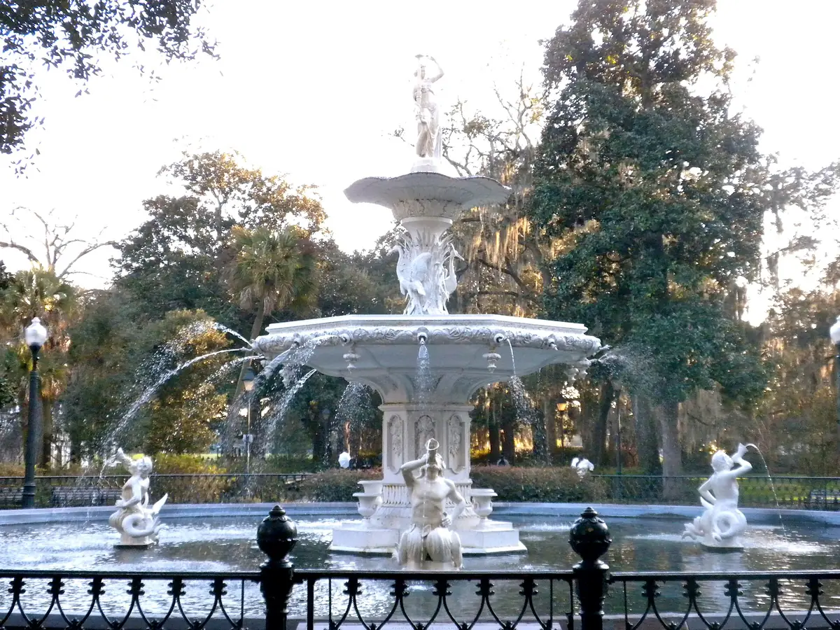 The white fountain in Forsyth Park with surrounding gardens in Savannah