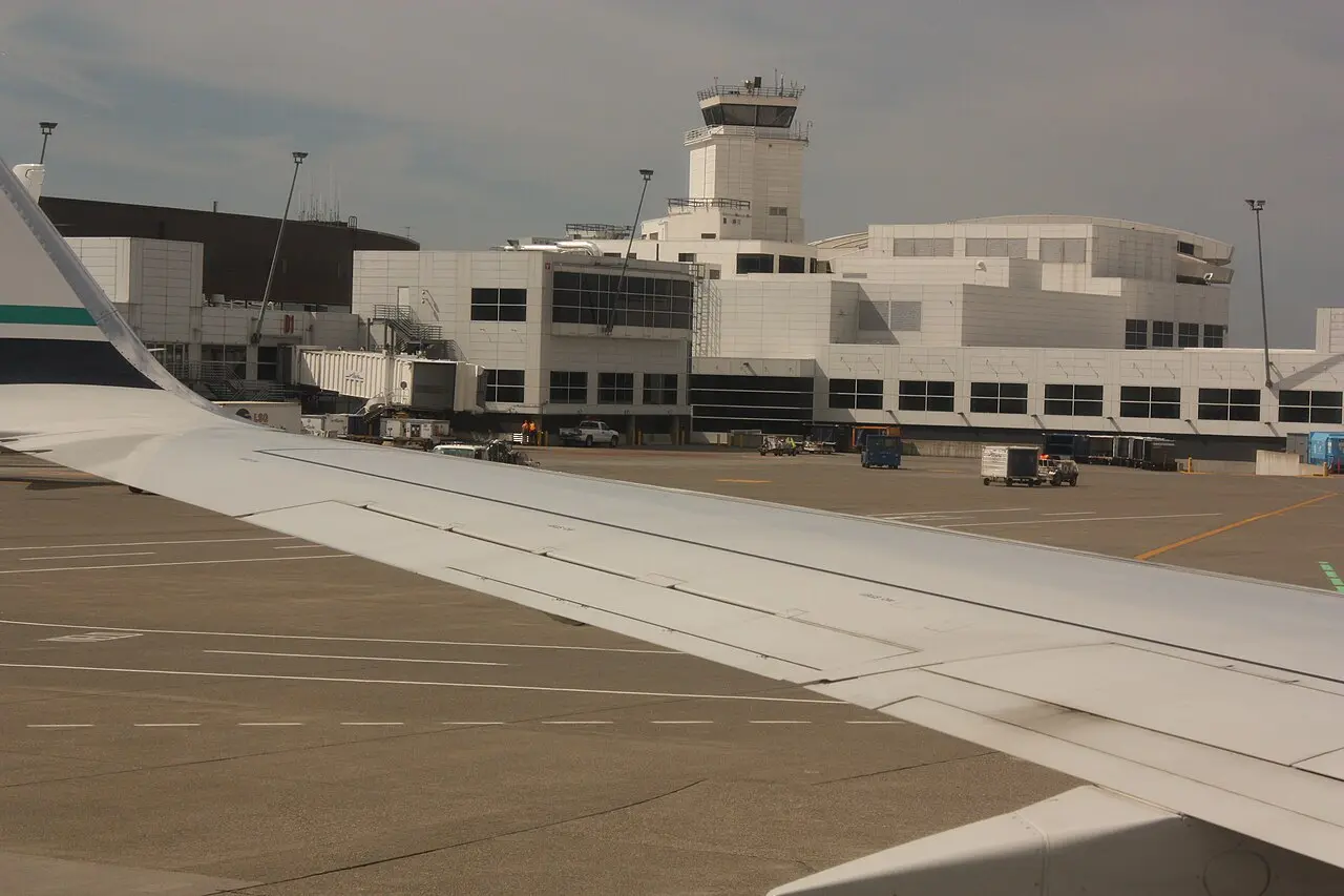 The main terminal building at Seattle-Tacoma International Airport seen from the curb