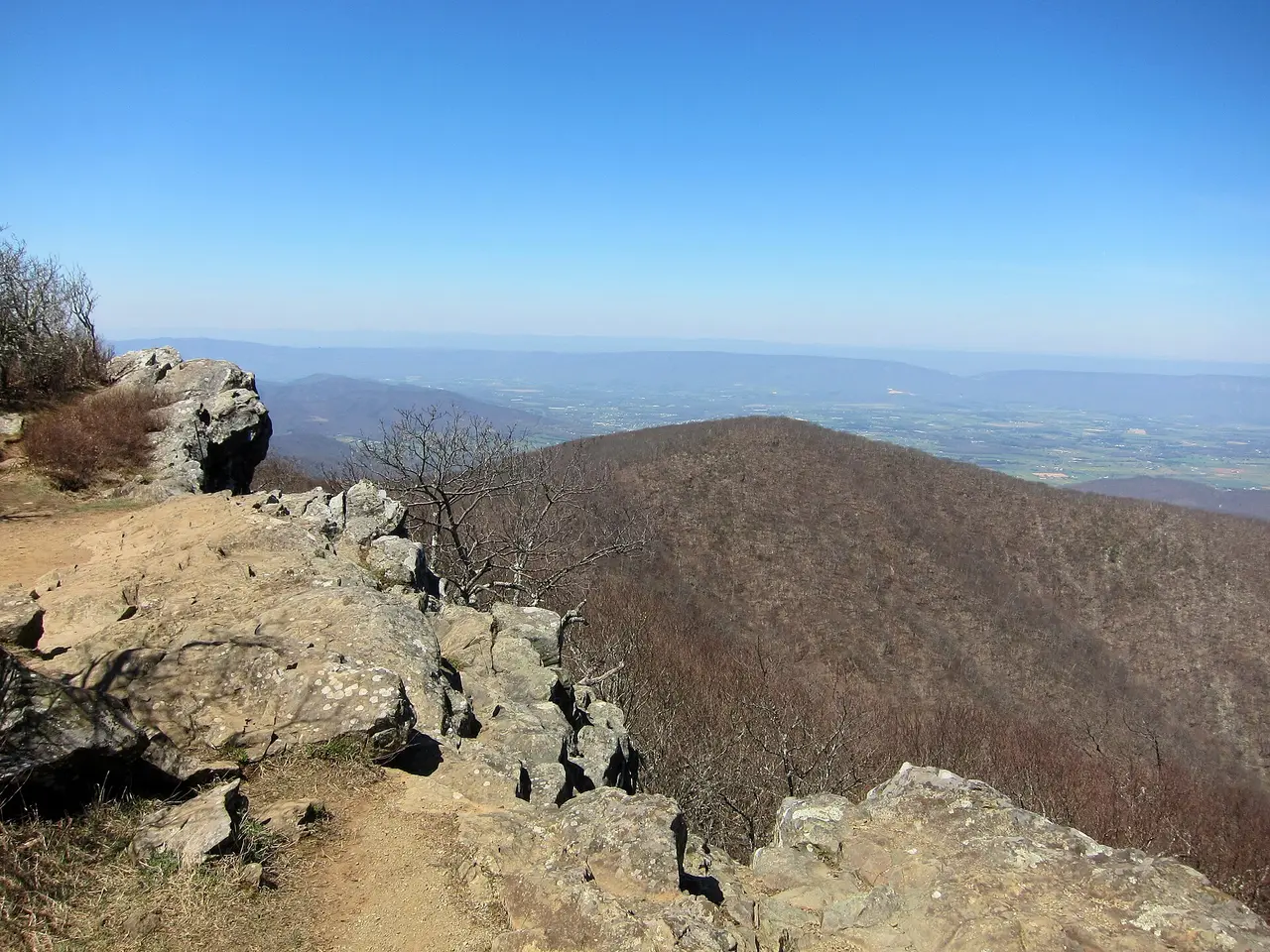 Panoramic view from the summit of Hawksbill Mountain, the highest point in Shenandoah National Park