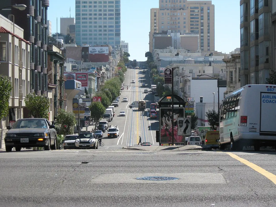 A cable car climbing California Street on Nob Hill in San Francisco