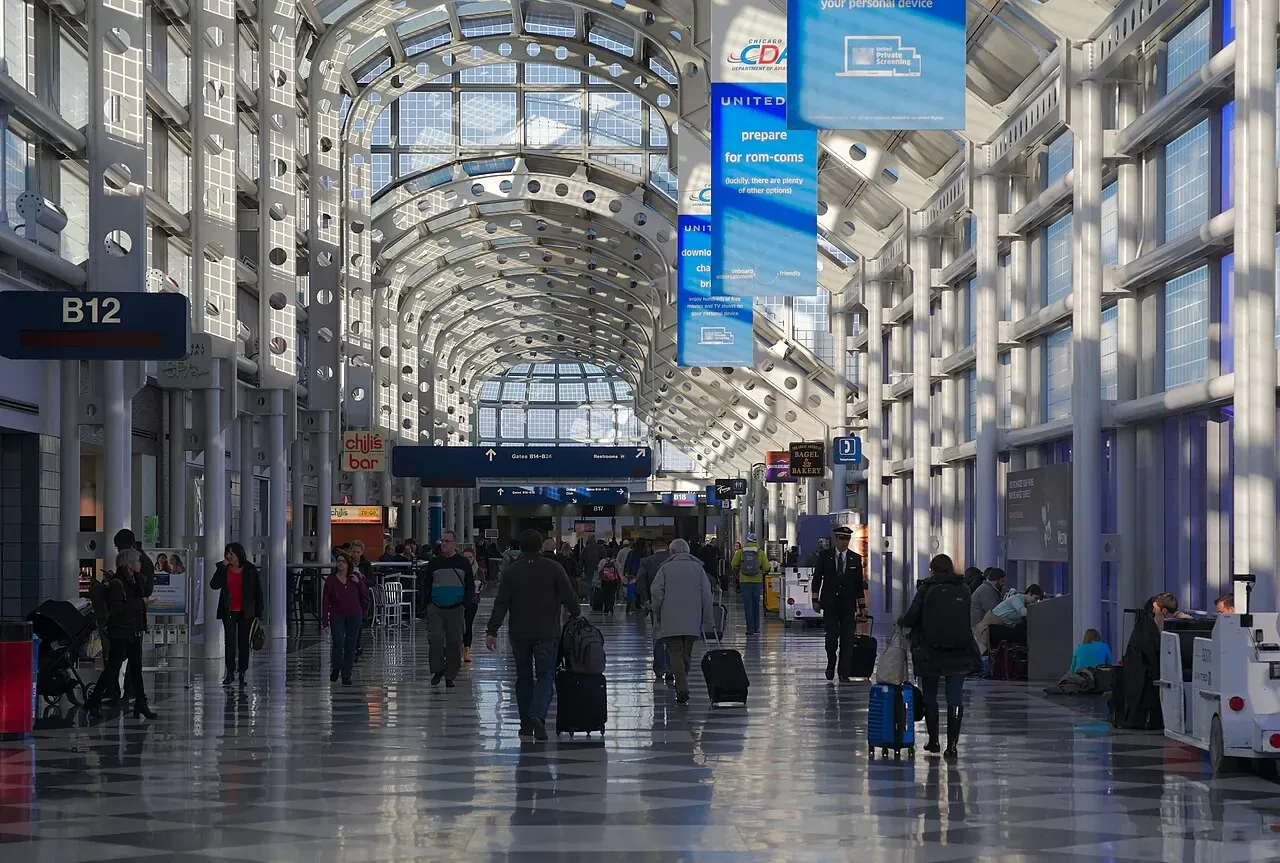 Interior of Concourse B at Chicago O'Hare International Airport