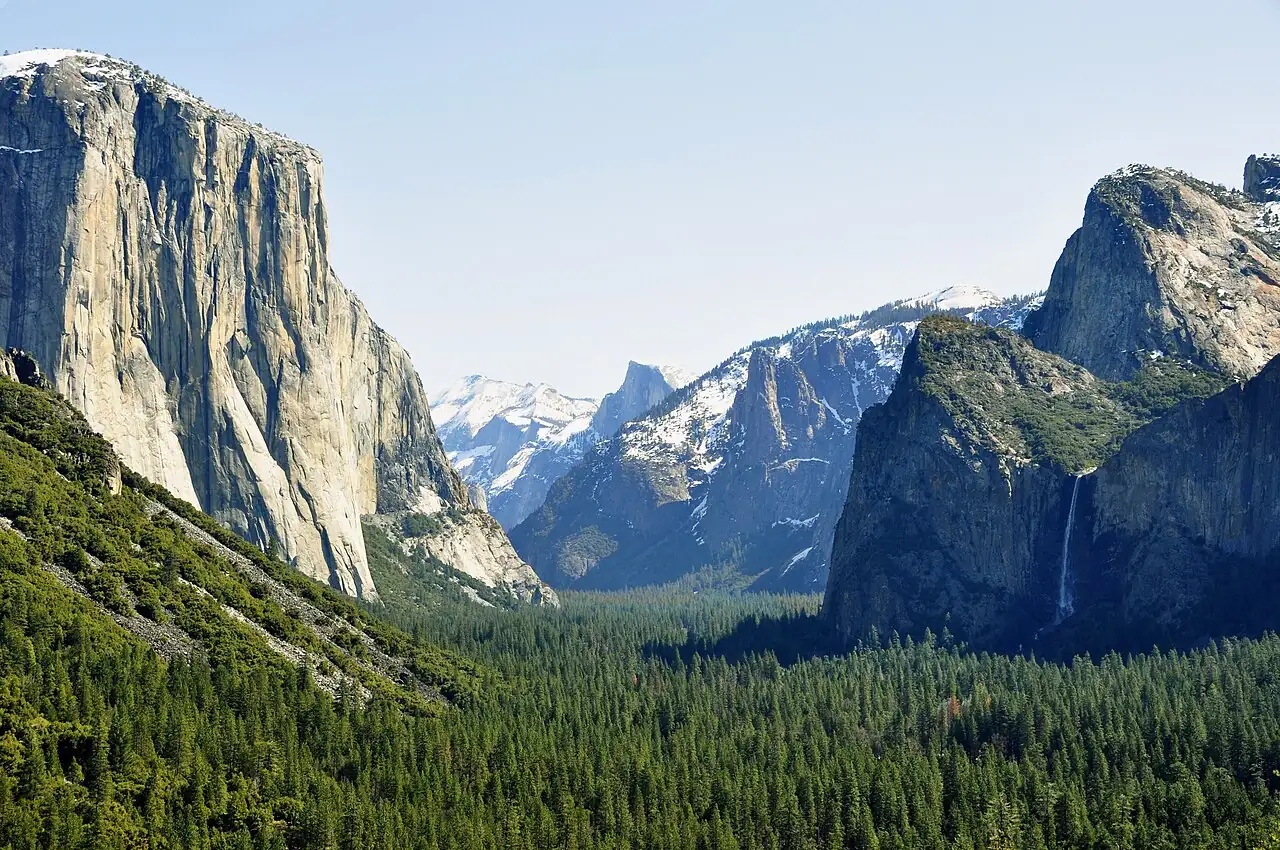 Yosemite Valley from Tunnel View with El Capitan on the left, Bridalveil Fall on the right and Half Dome in the distance